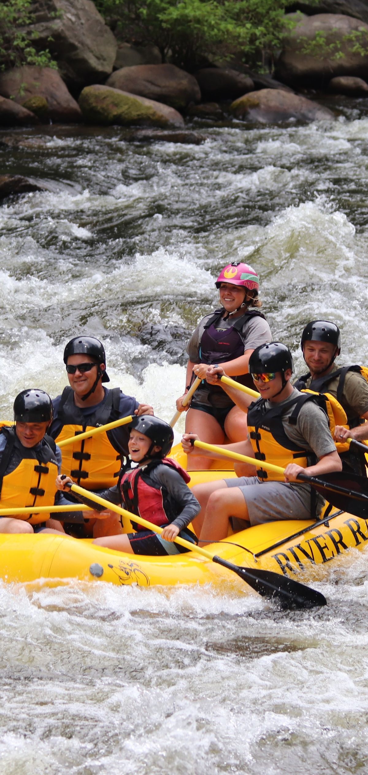 Mengabadikan Momen Petualangan di Sungai Pekalen
